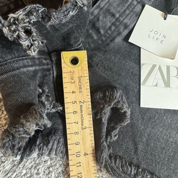 Zara Shorts Womens Sz 6 High Rise Distressed Denim Black Frayed Hem Metal Button - Picture 7 of 13
